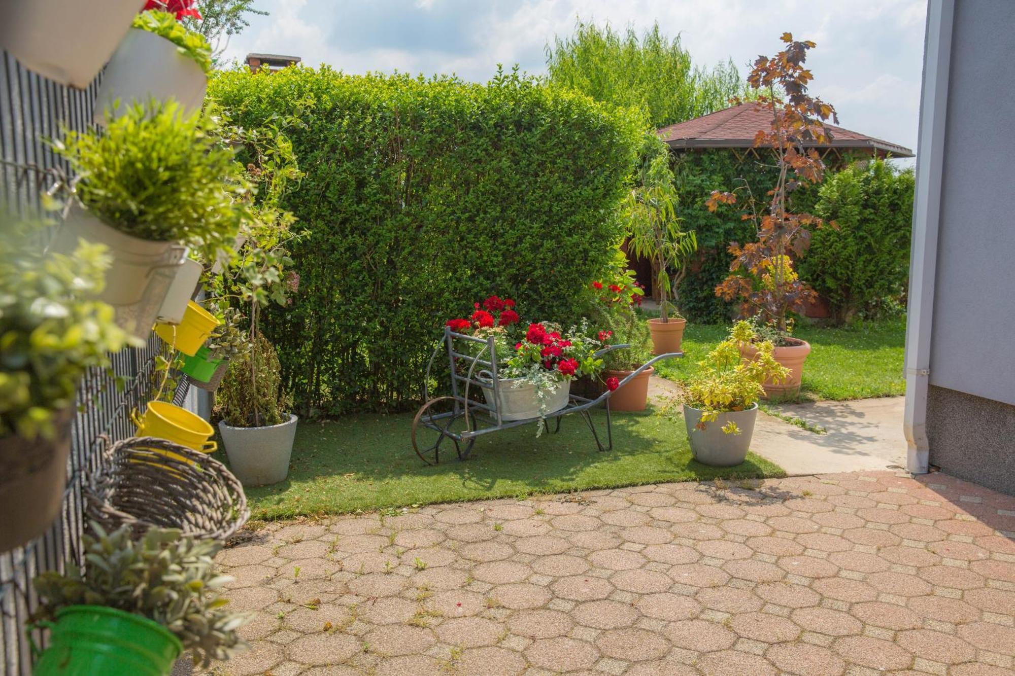 Tara Garden Hotel Velika Gorica Exterior photo